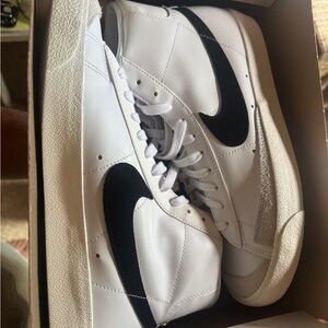 Nike Men's Classic White and Black Sneakers